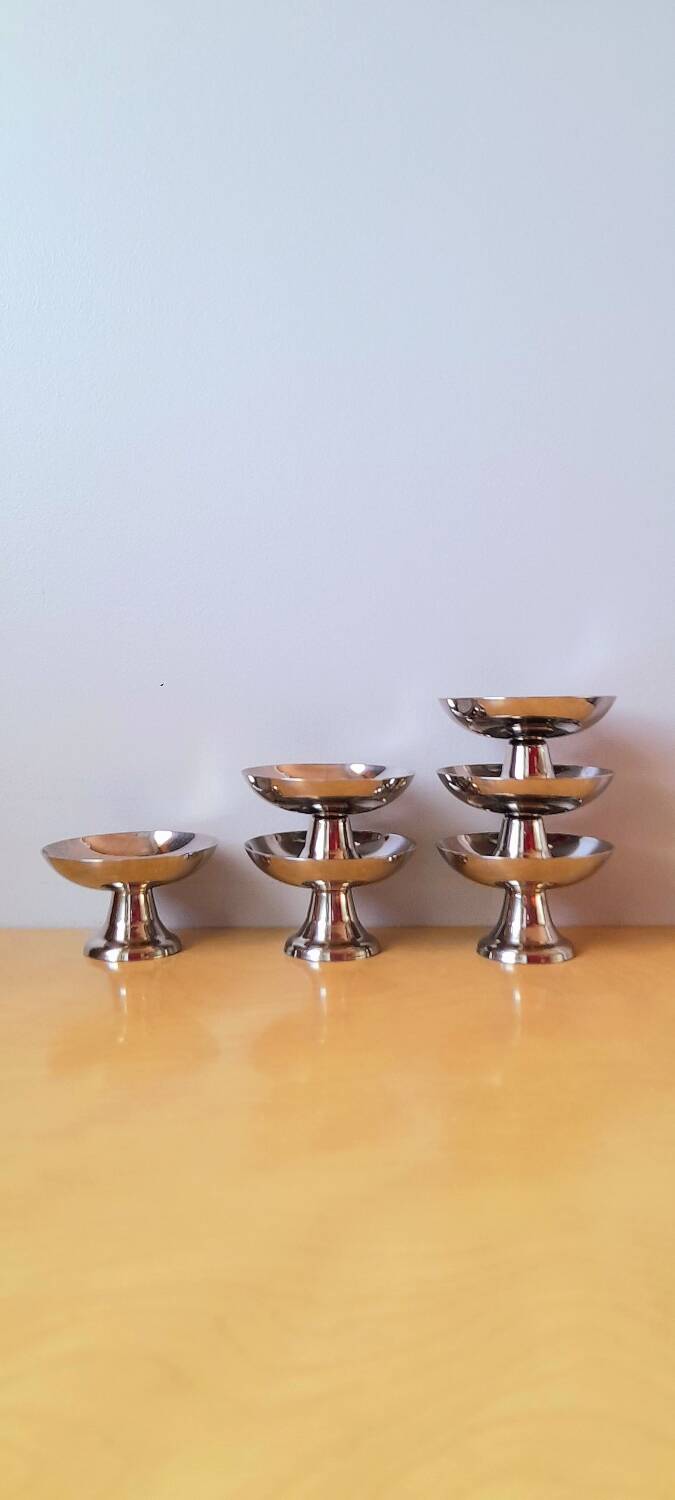 Coupes à glaces ou desserts en inox.