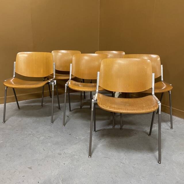 Set of 6 vintage Giancarlo Piretti chairs, model DSC 106