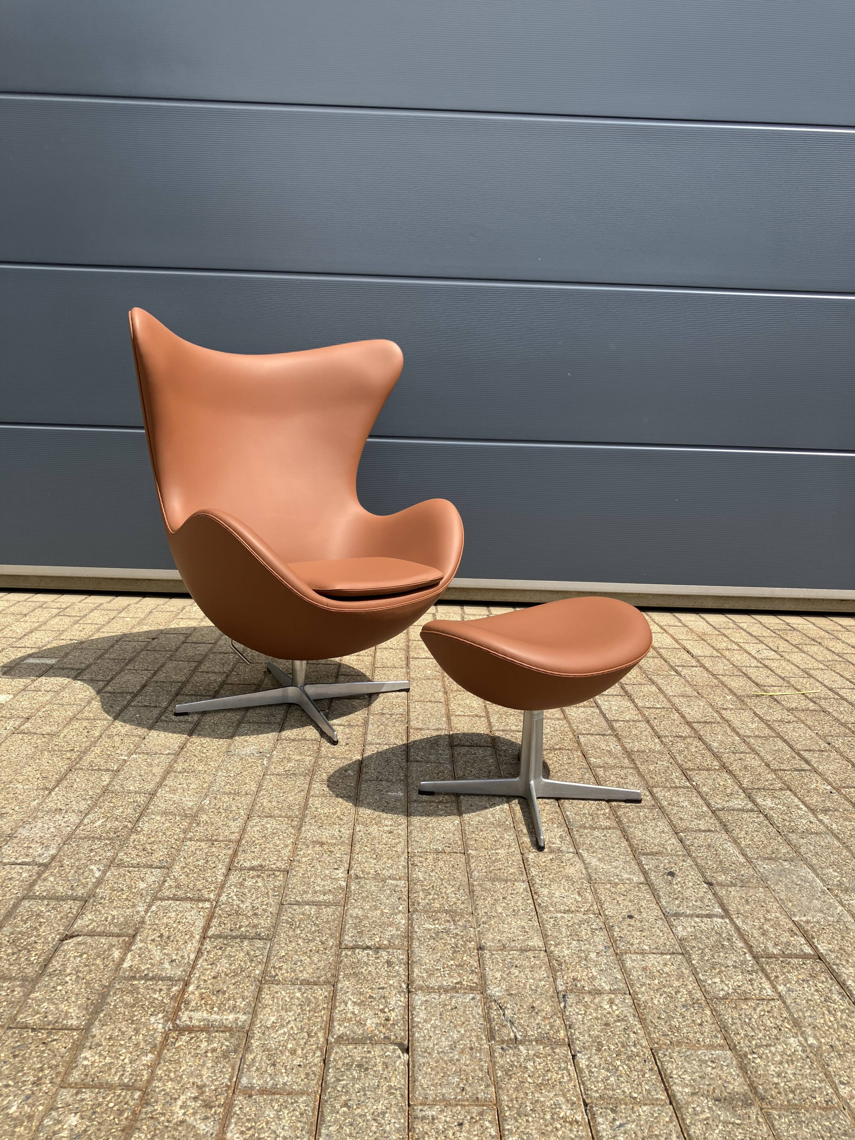 Fritz Hansen Egg Chair in Cognac leather + Ottoman!