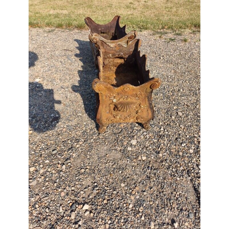 2 cast iron planters from 1900 in Rococo style, Charleville - Mézières