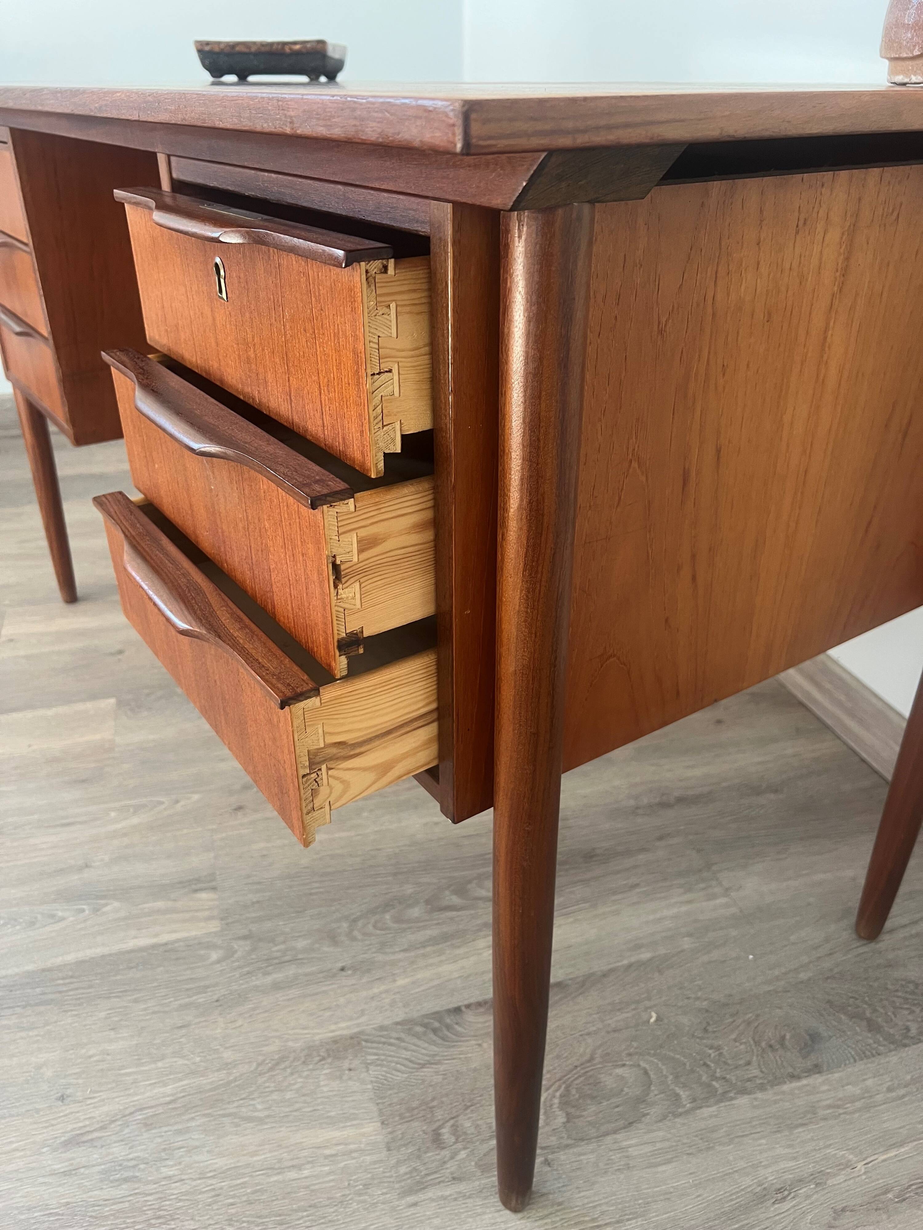Scandinavian desk with 6 drawers from the 50s/60s