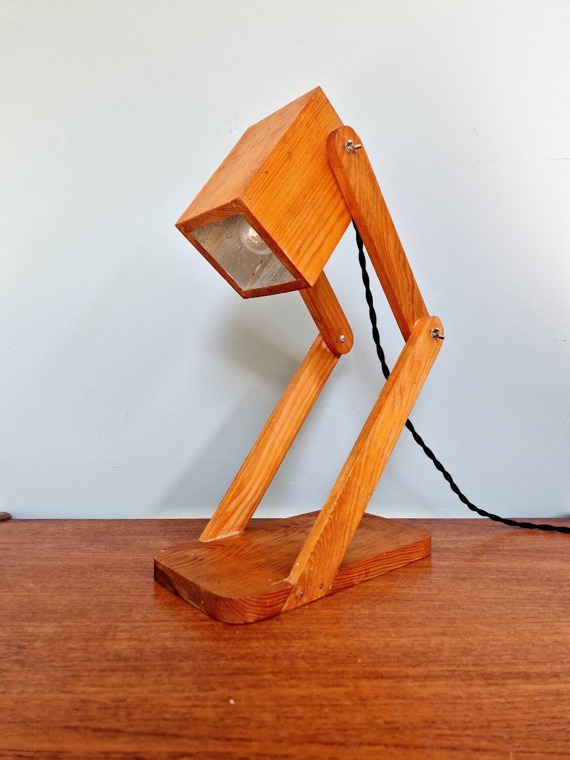 Articulated wooden desk lamp, 1960s-70s