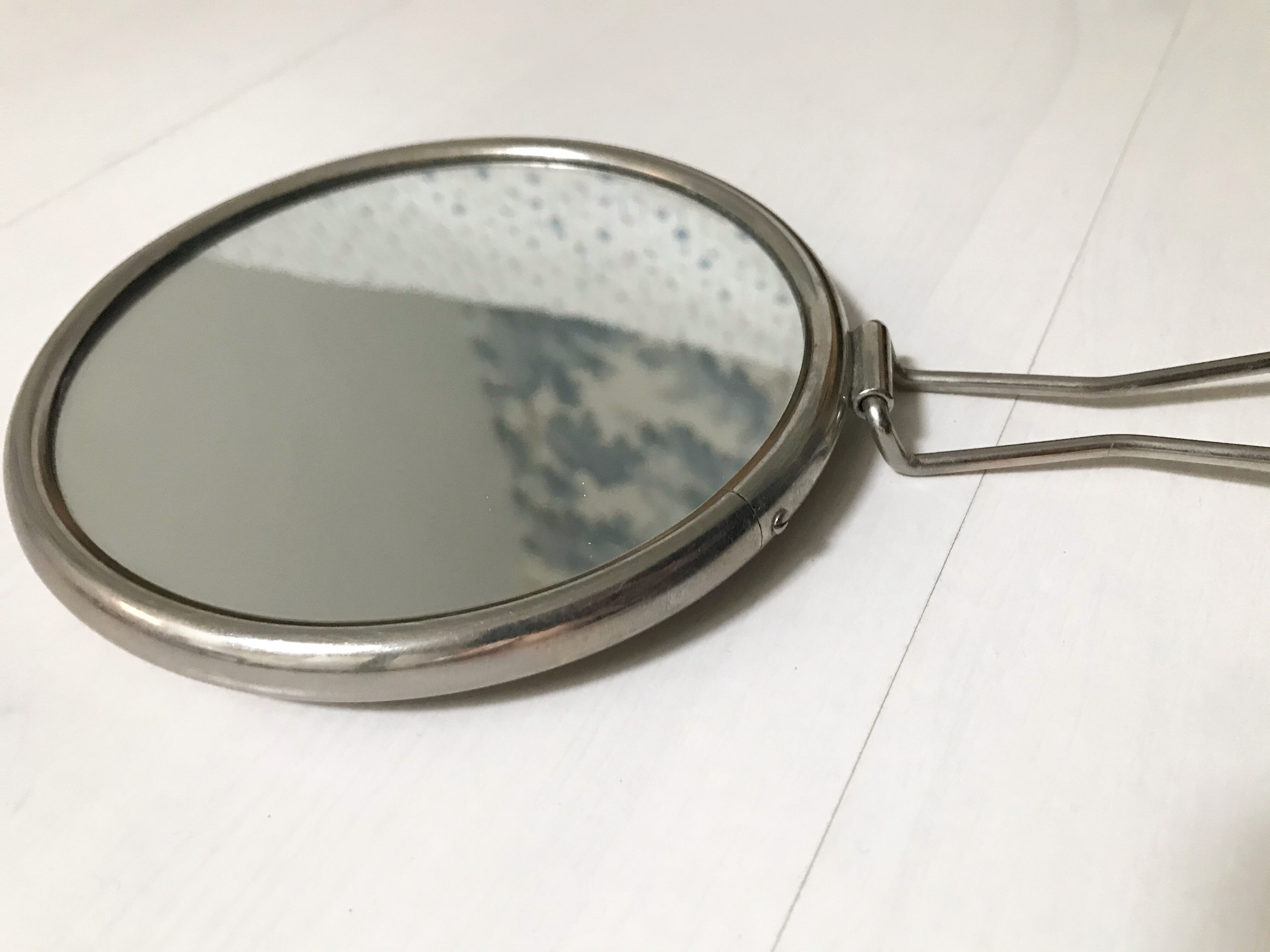 Barber's round hand mirror 13cm