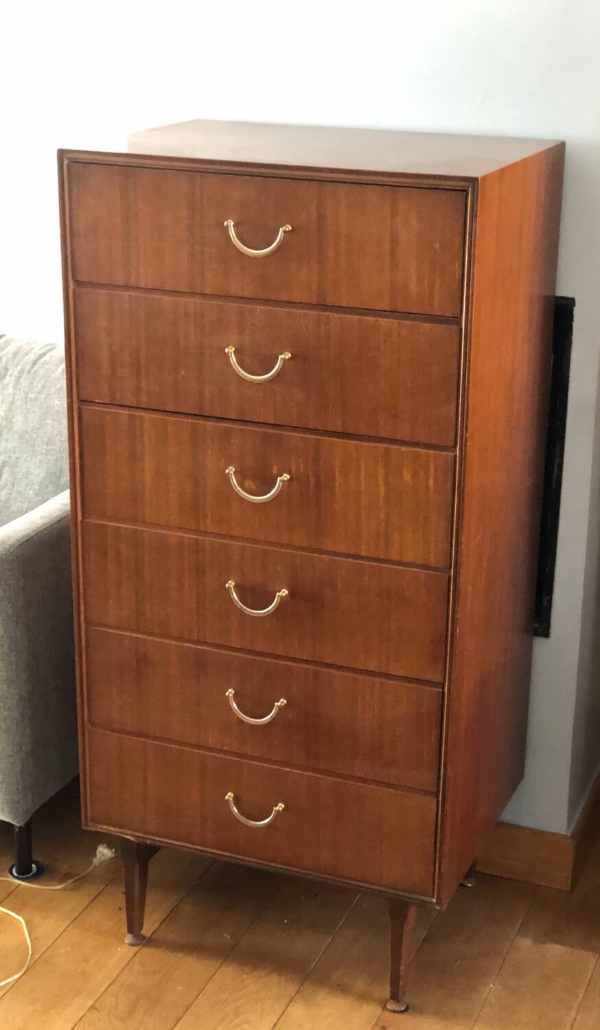 Mid-century Meredew chest of drawers with 5 drawers