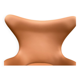 Fritz Hansen Egg chair by Arne Jacobsen in Cognac leather, NEW condition!