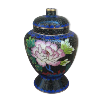 Covered vase with floral decoration