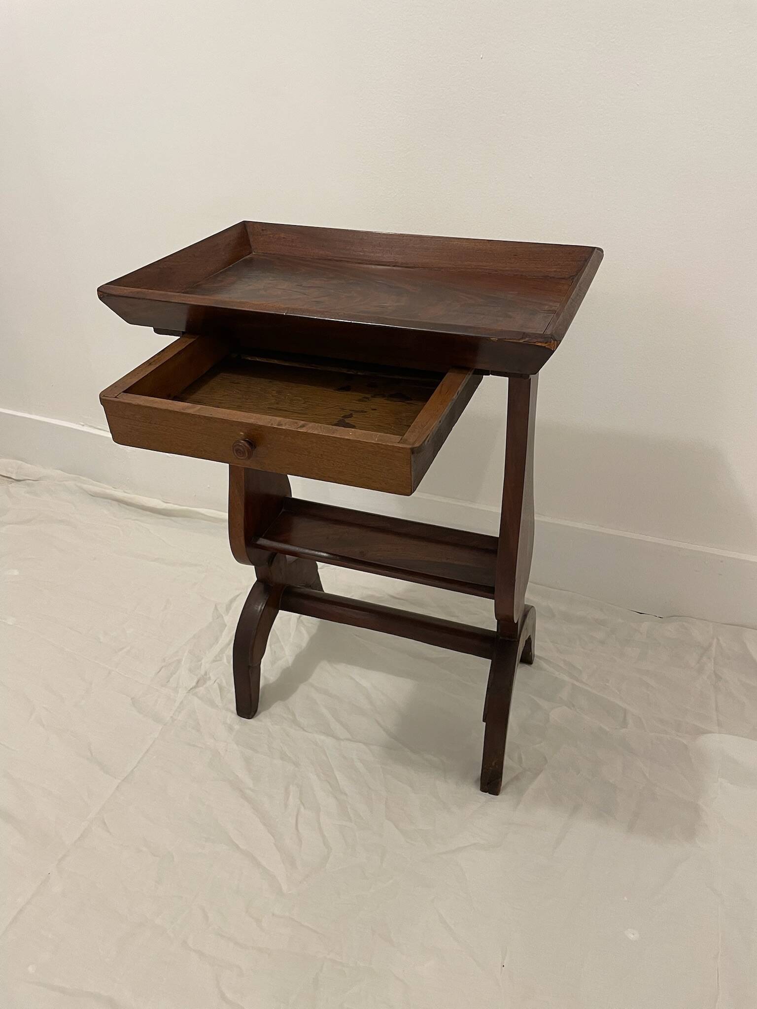 Mahogany gueridon from the 19th century - one drawer