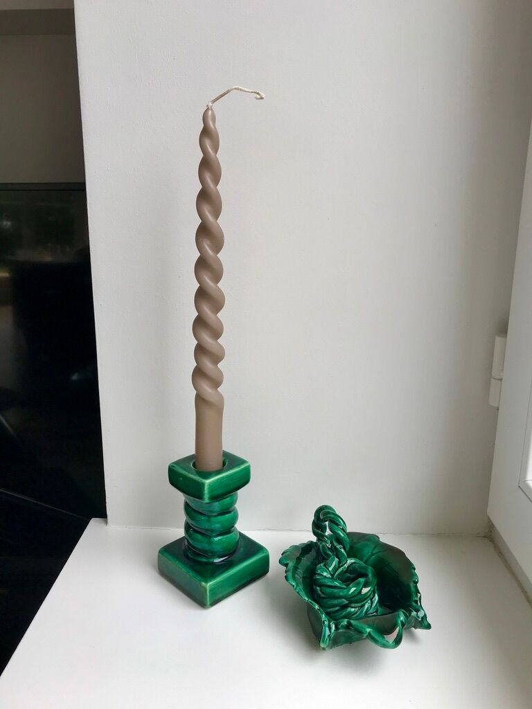 Duo de bougeoirs en céramique barbotine verts années 50