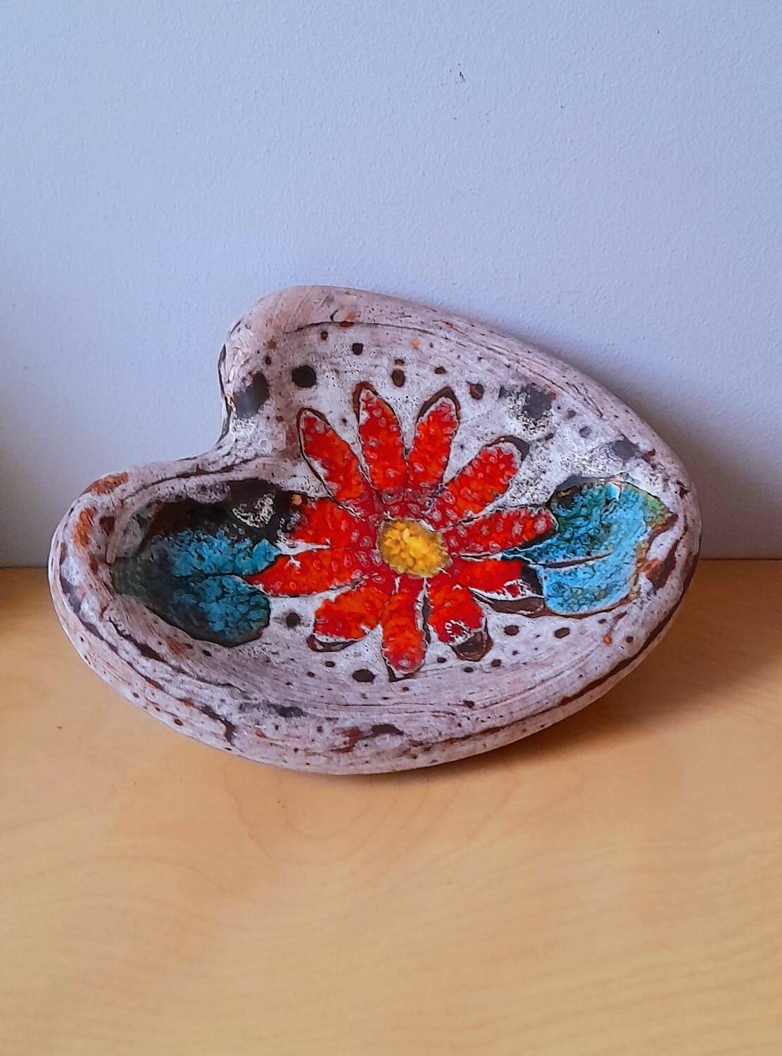 Empty ceramic pocket 60s