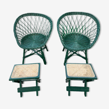 Pair of green wicker and rattan armchairs from the 70s accompanied by 2 small footrests