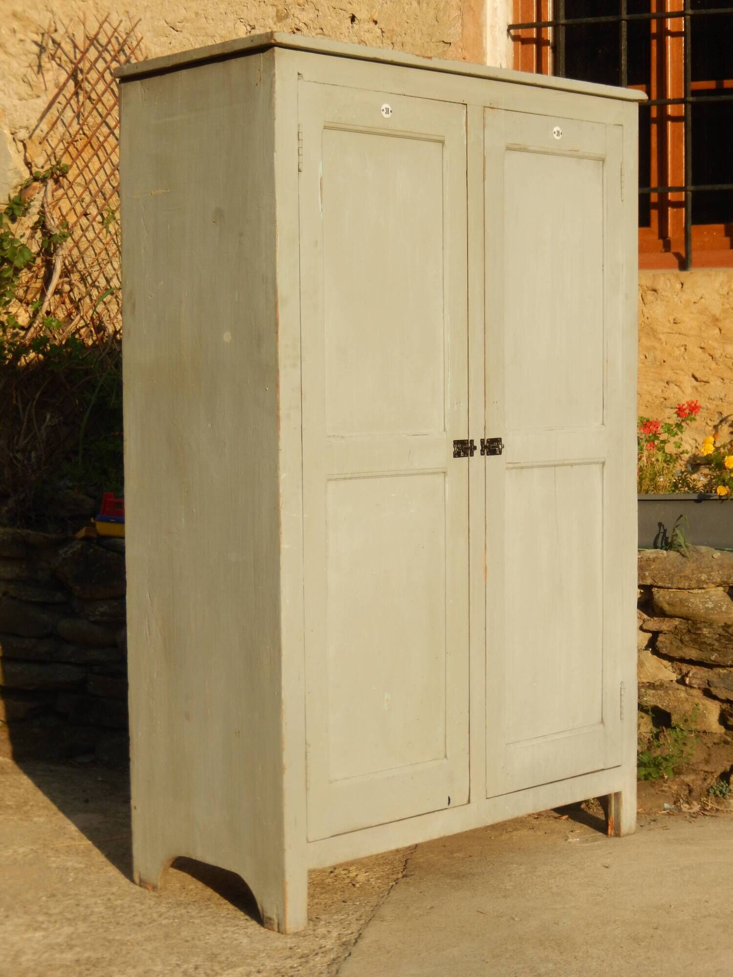 Old workshop wardrobe - Parisian locker cabinet, worn patina