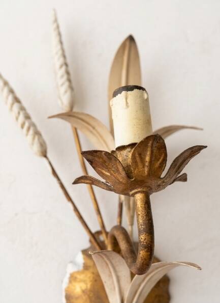 Set of 3 vintage wall sconces in gold and cream metal, wheat ear pattern.