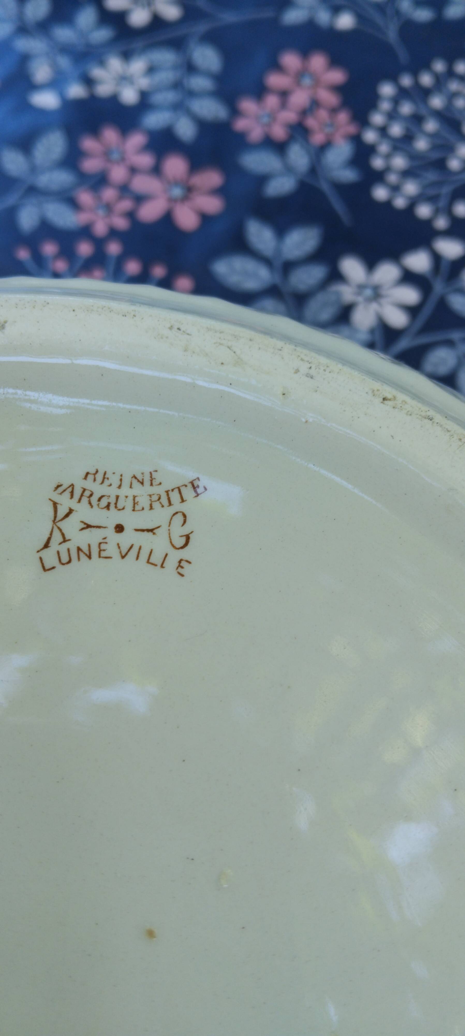 Old ceramic soup tureen Lunéville KG pattern Queen Marguerite