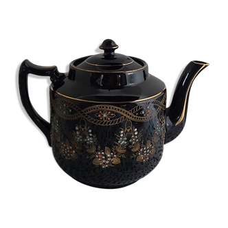 English porcelain teapot garland pattern