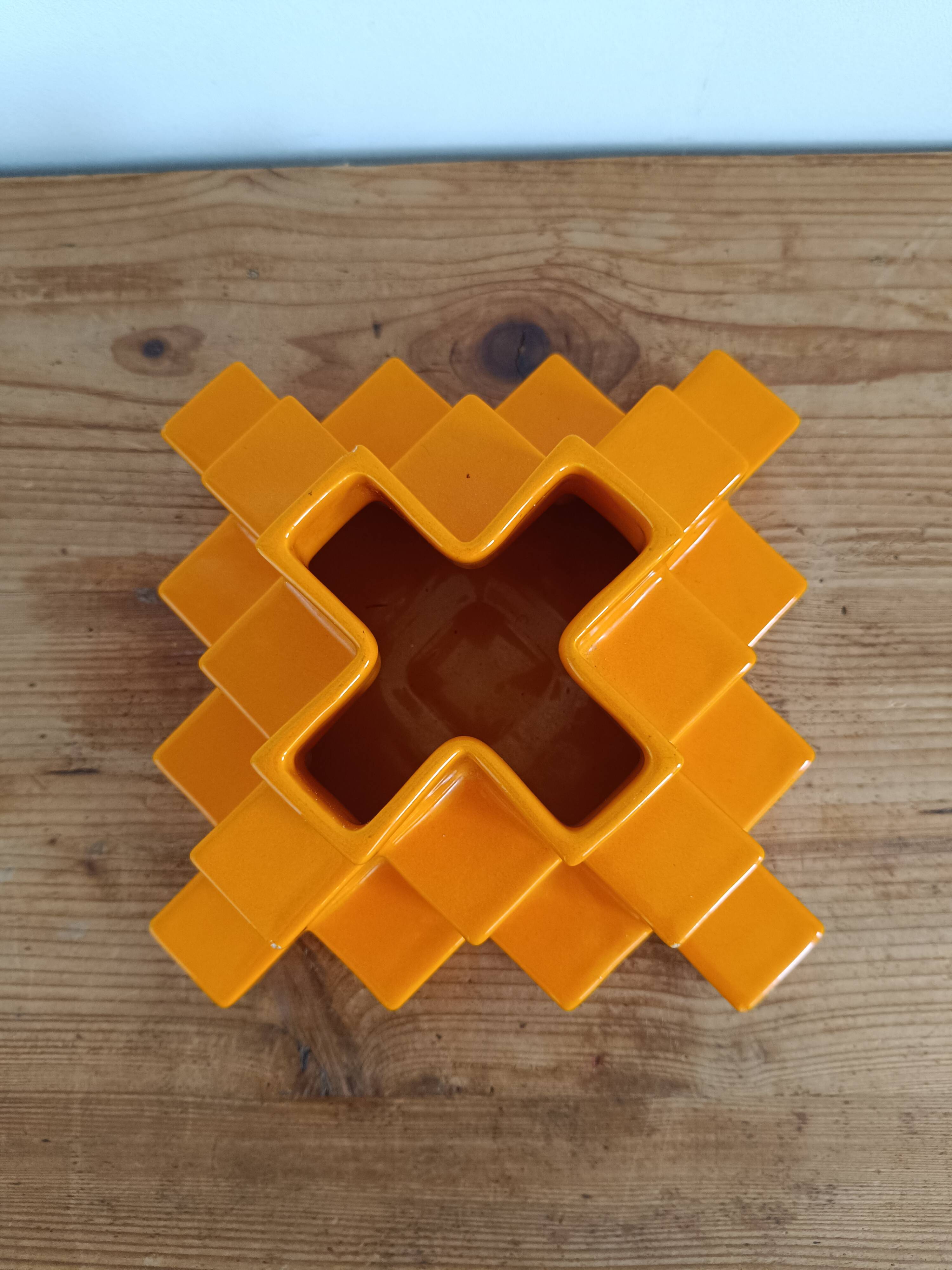 Pyramid vase in orange ceramic by Makio Hasuike for Gabbianelli, 1970