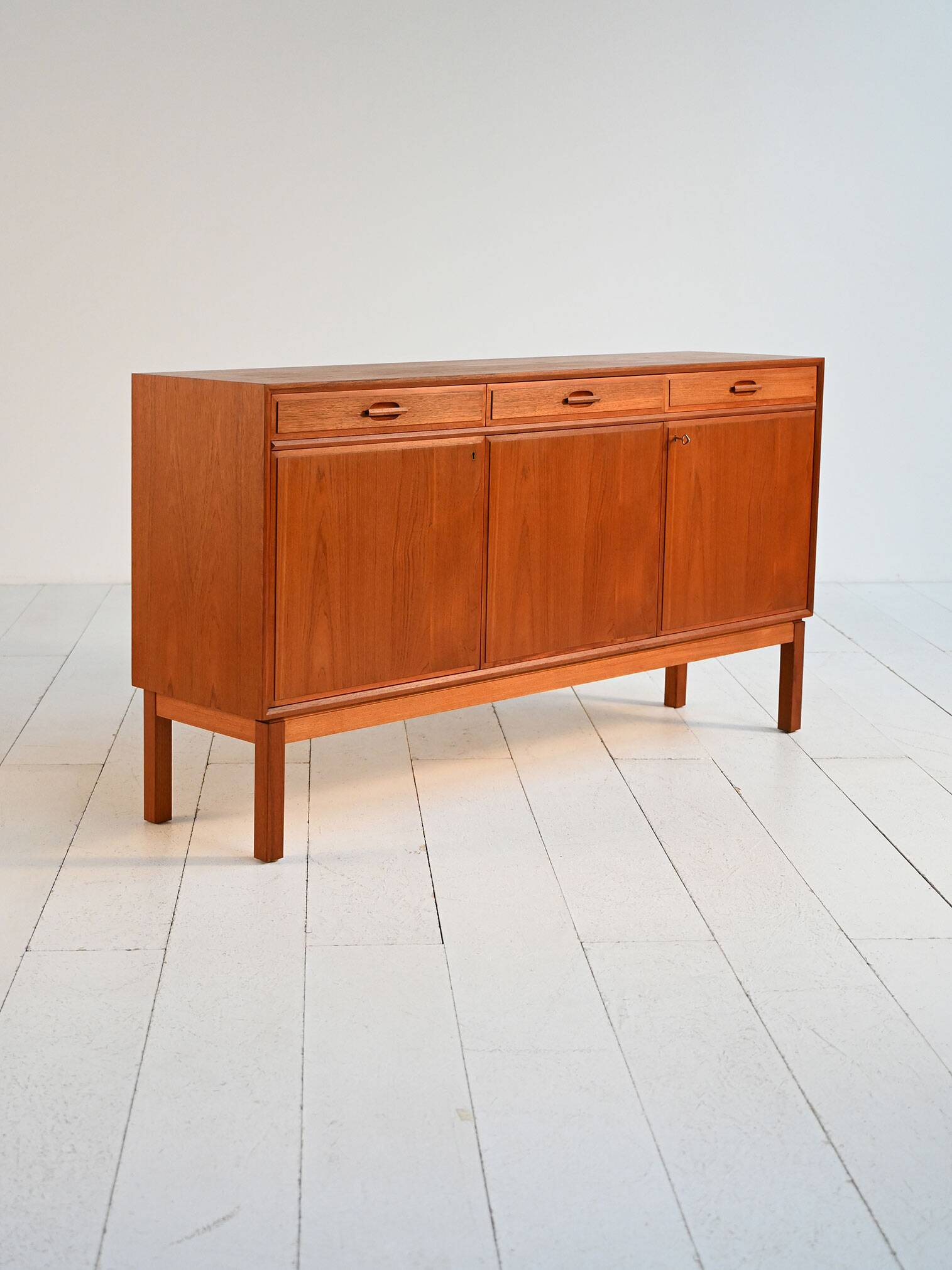 Buffet scandinave en teck, années 1950-60