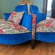 Round conversation sofa – blue velvet & parrot fabric – 140 cm