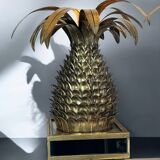 Pineapple-shaped lamp. in the "jansen of the 70s" style in metal.