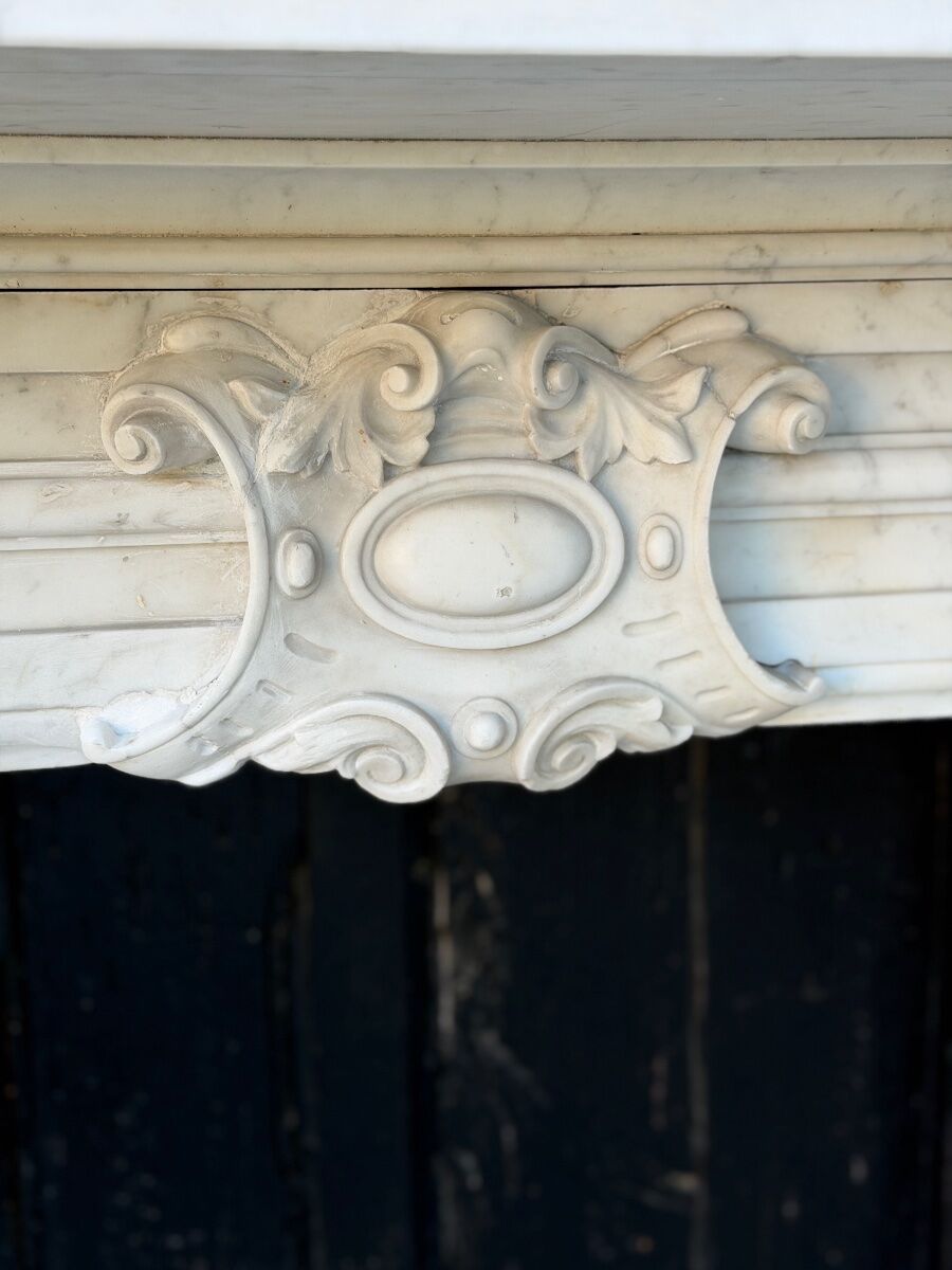 Napoleon III fireplace in white statuary Carrara marble, circa 1880.