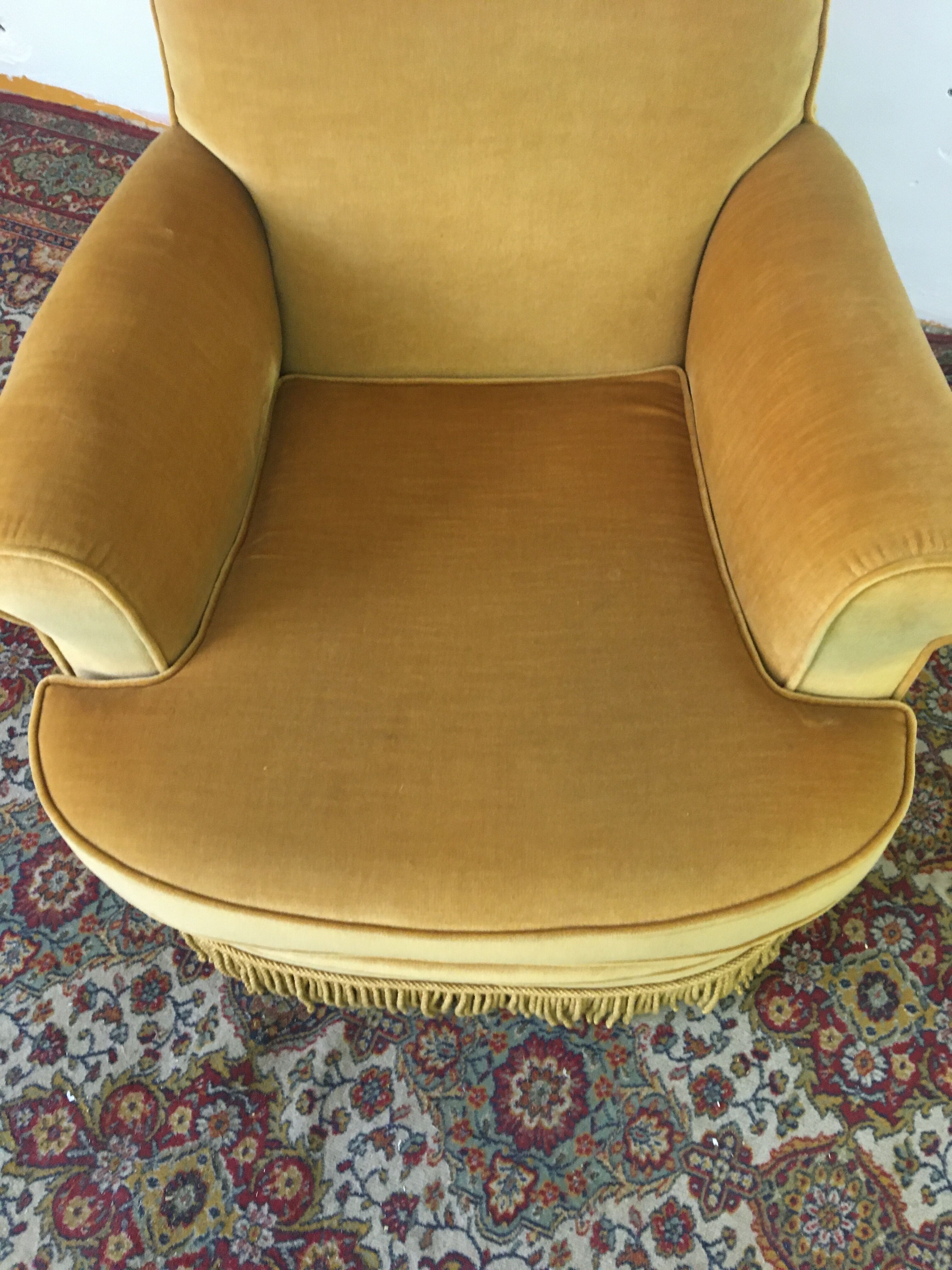 Large-format toad chair