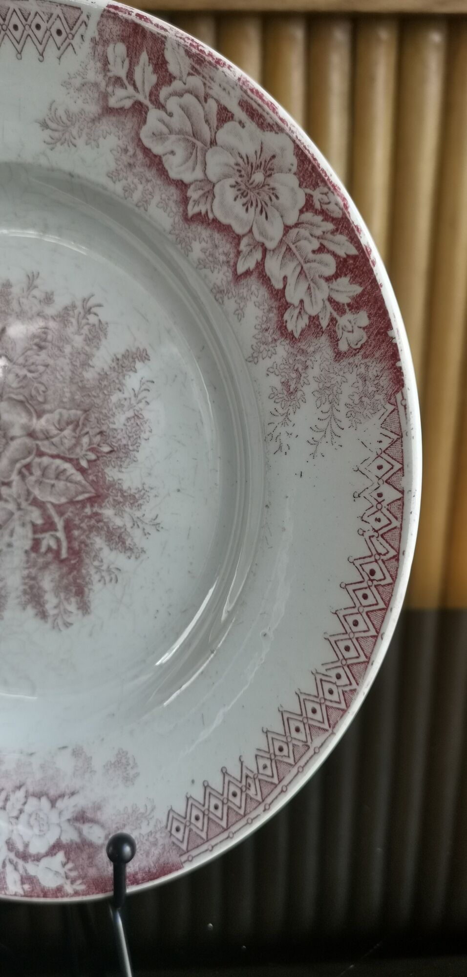 2 anciennes assiettes plates à fleurs rose poinçonner terre de fer hamage st amand "jardinière"