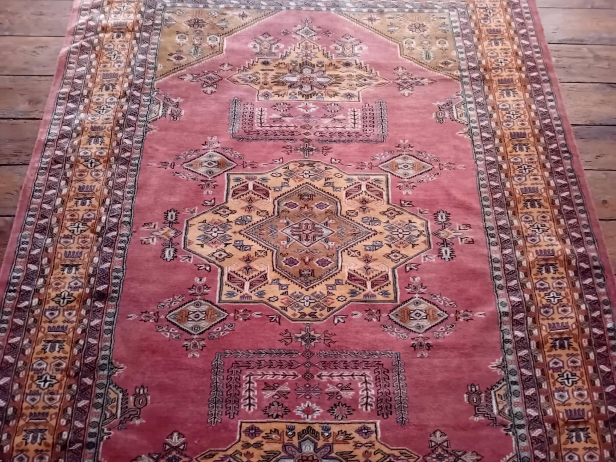 Handmade Pakistani Kafkazi Rug 275x194cm
