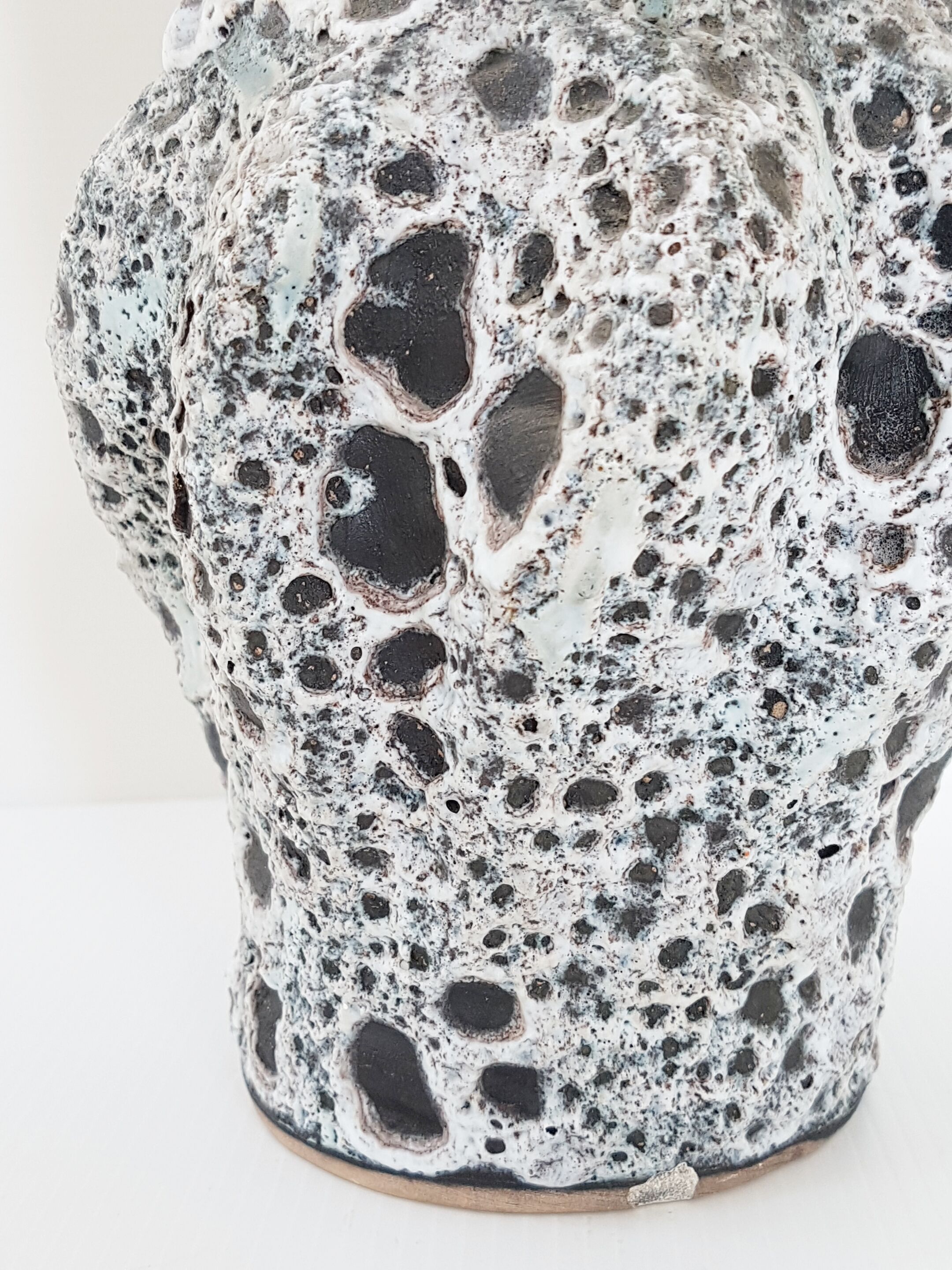 Vase façon roche 1960