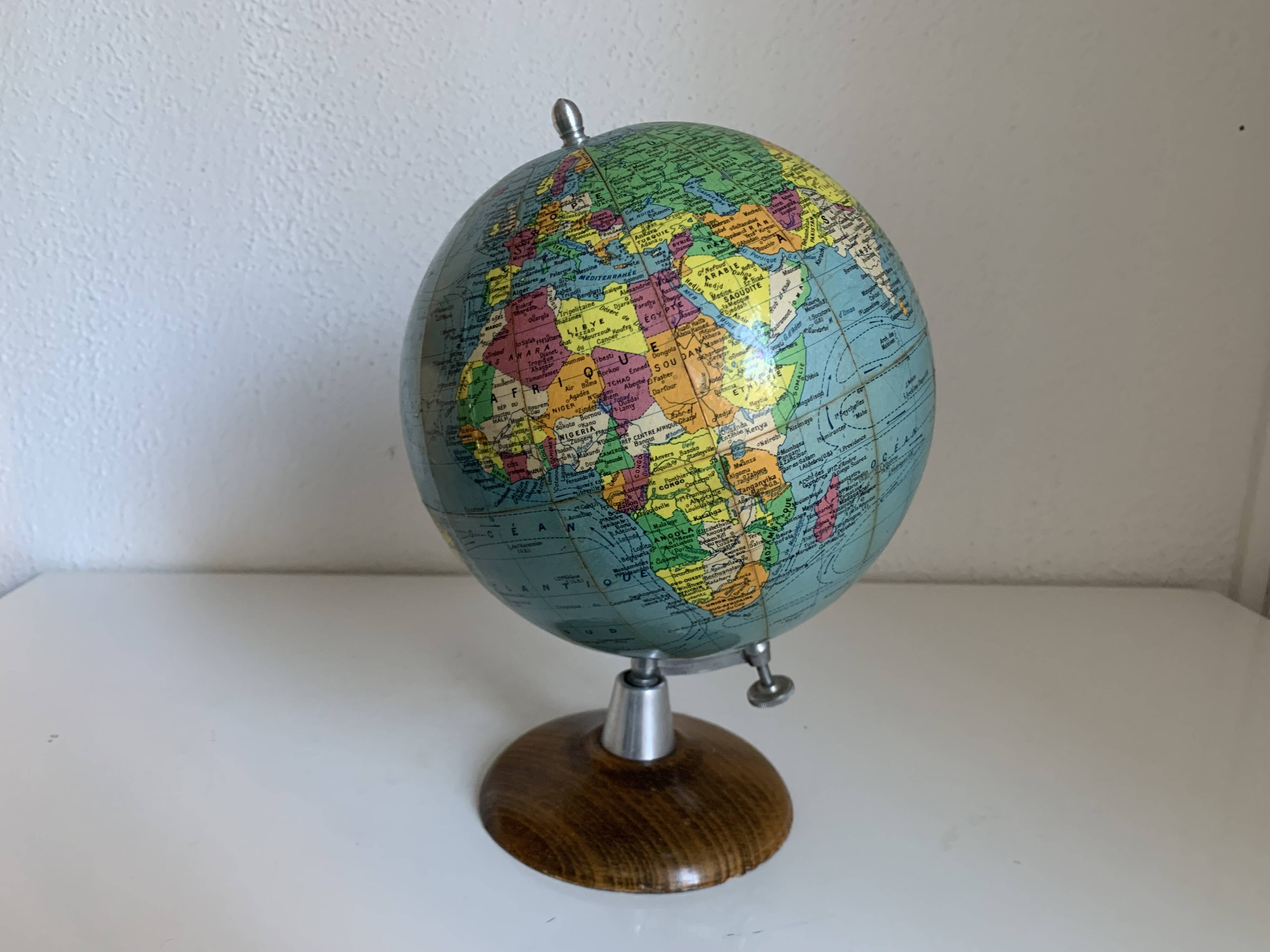 Globe terrestre vintage 1960 Girard et Barrère bois mappemonde - 29 cm