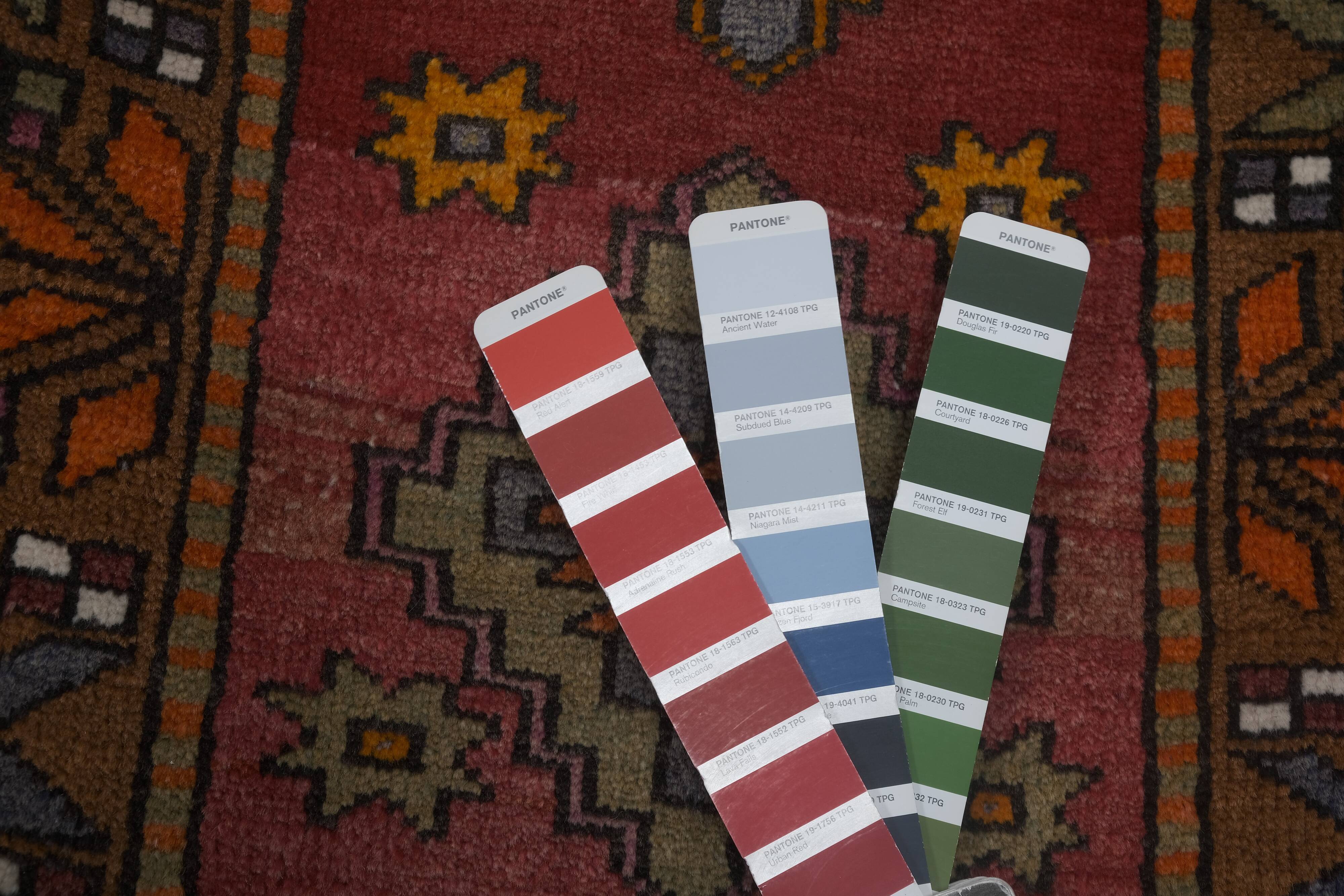 Vintage Turkish rug from Oushak, hand woven55x106 58x103 cm