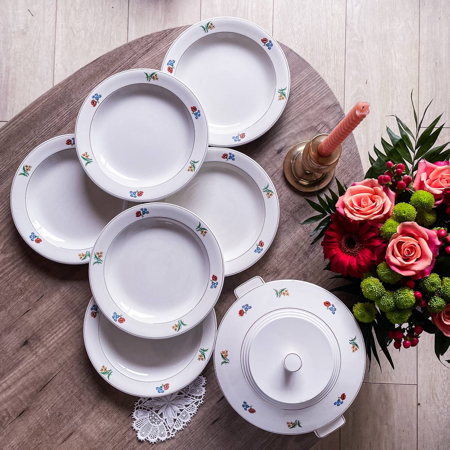 Gien flower service: 6 plates + 1 tureen