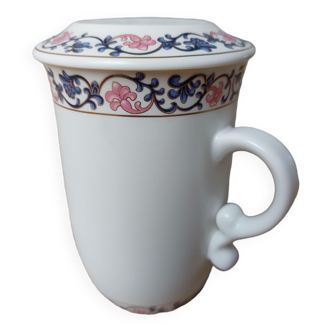 Cup with lid