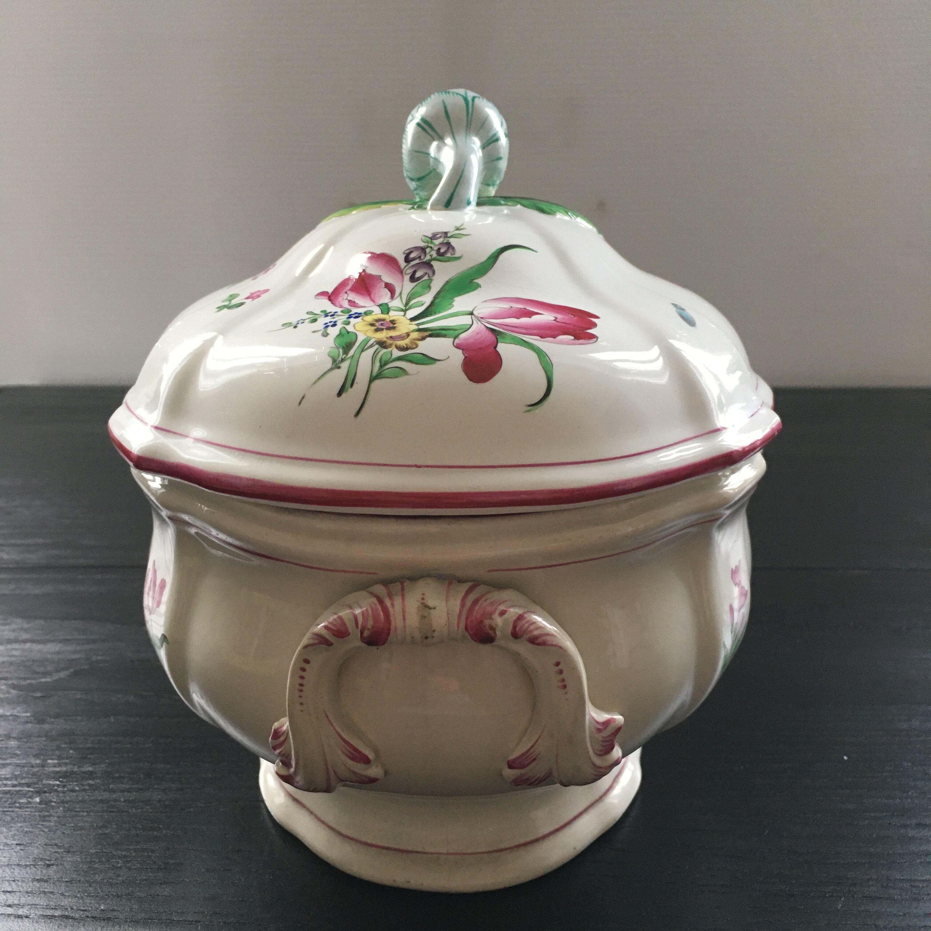 Vegetable dish with floral decoration