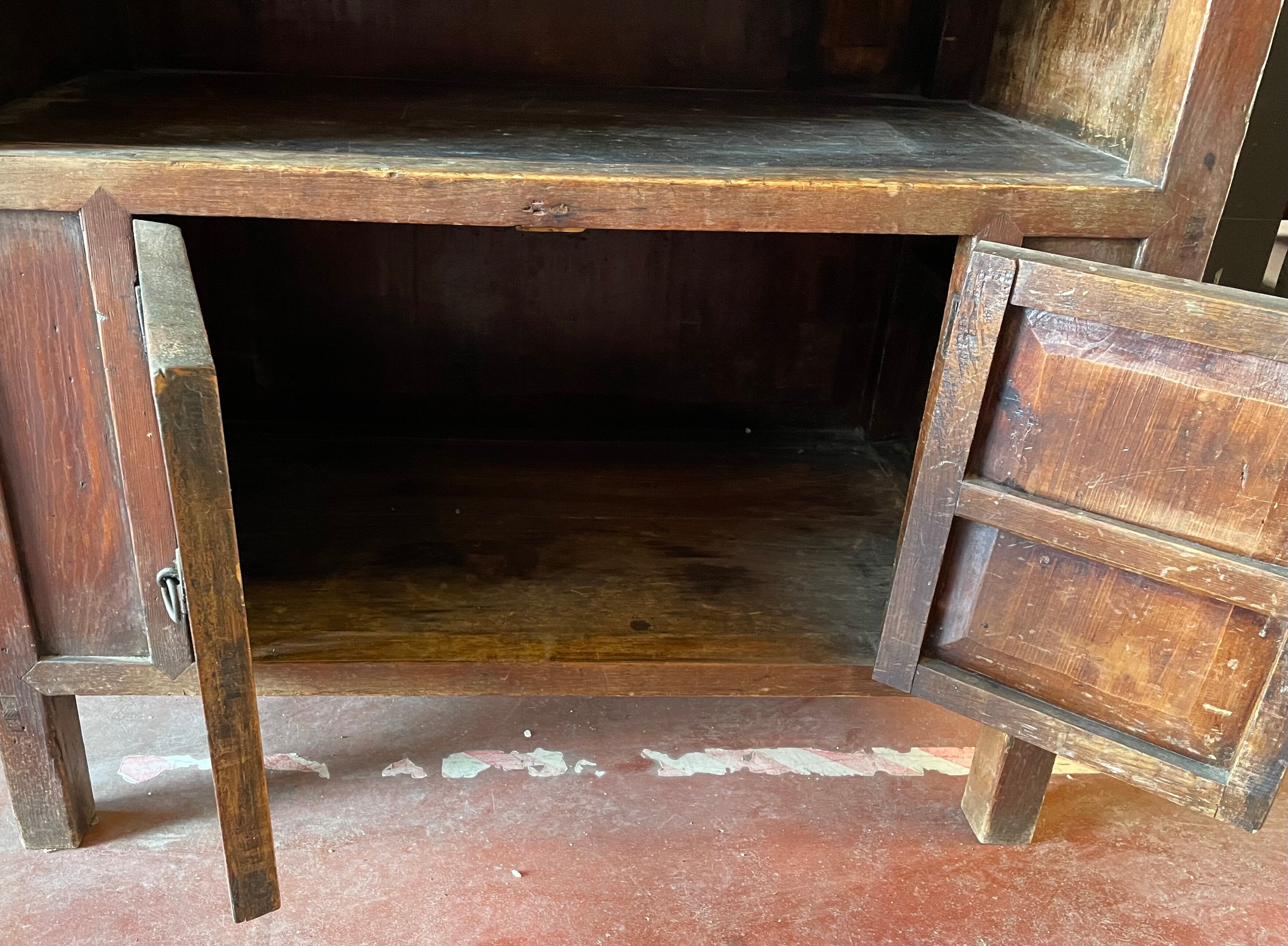 Chinese vessel cabinet 19th century in elm wood