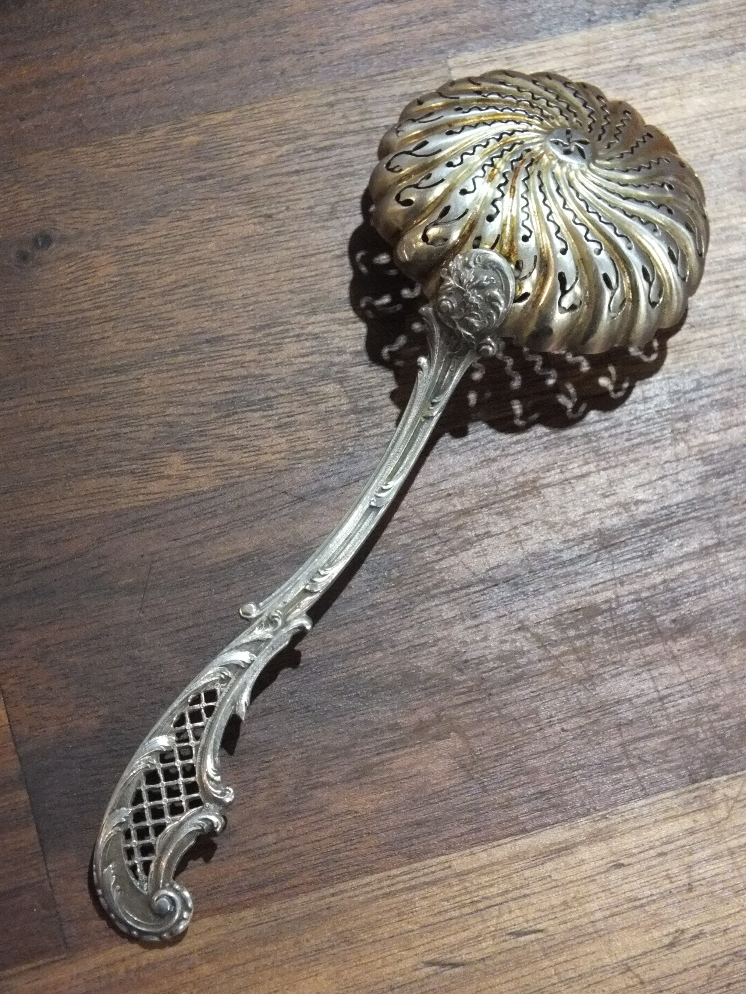 Rocaille style sprinkler in solid silver Minerva