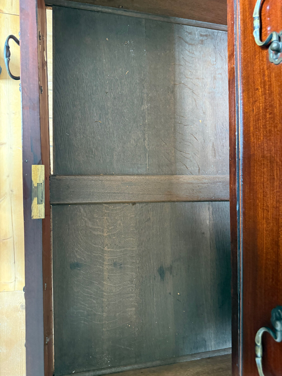 George III Commode in Flamed Mahogany - Hepplewhite Style, circa 1800