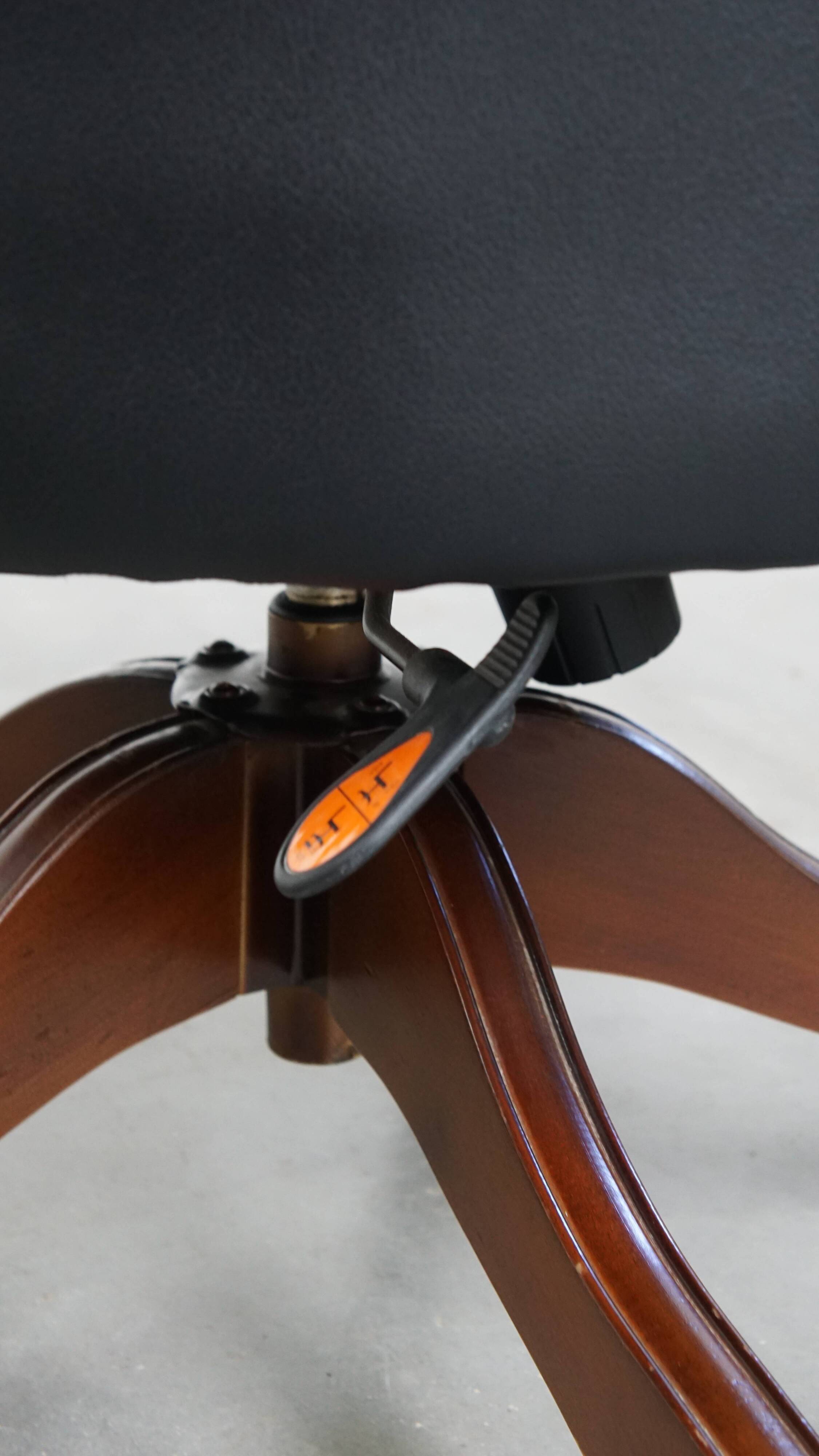 Chaise de bureau en cuir de vachette noir de style anglais