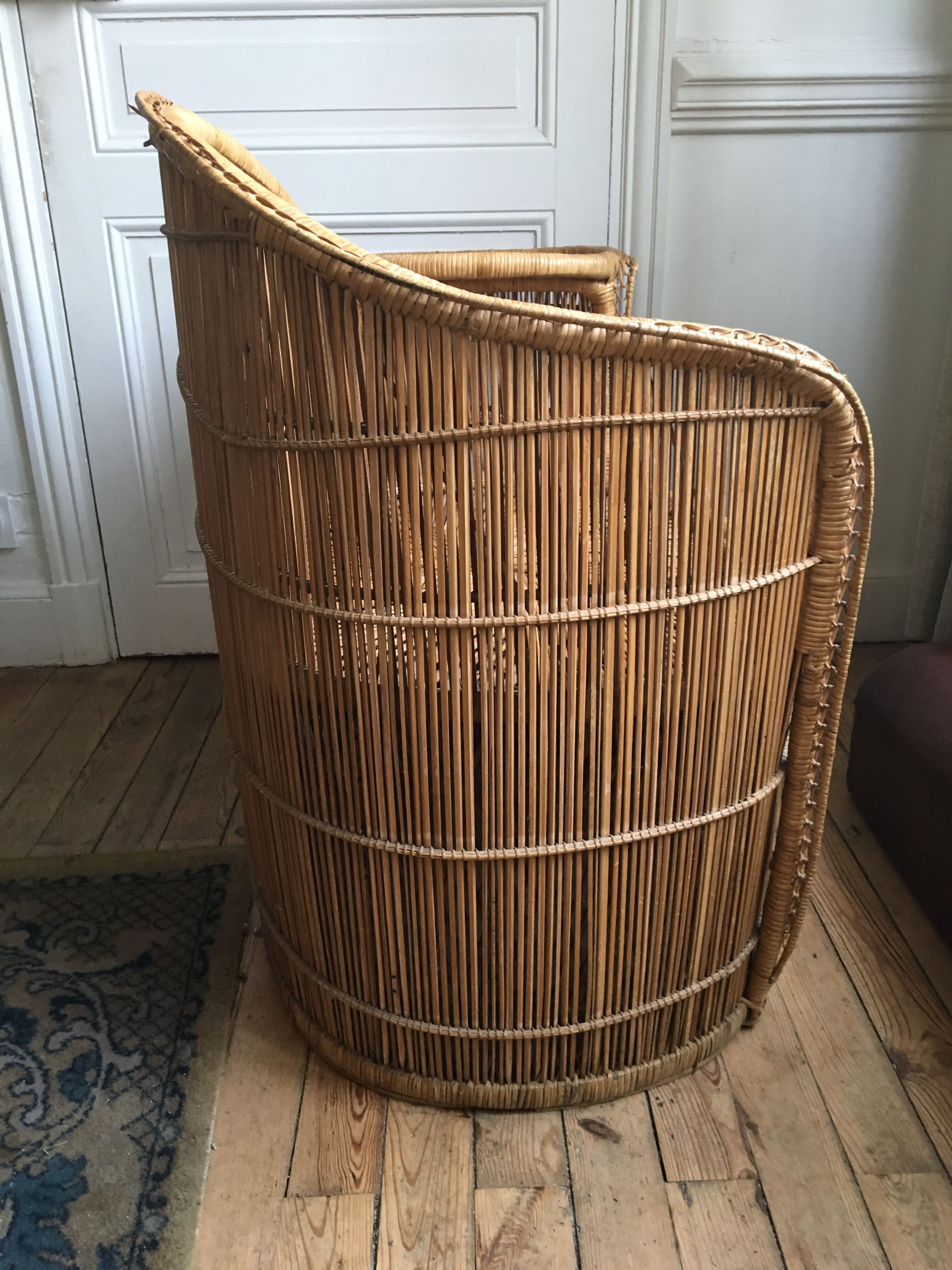 Rattan armchair with tablet