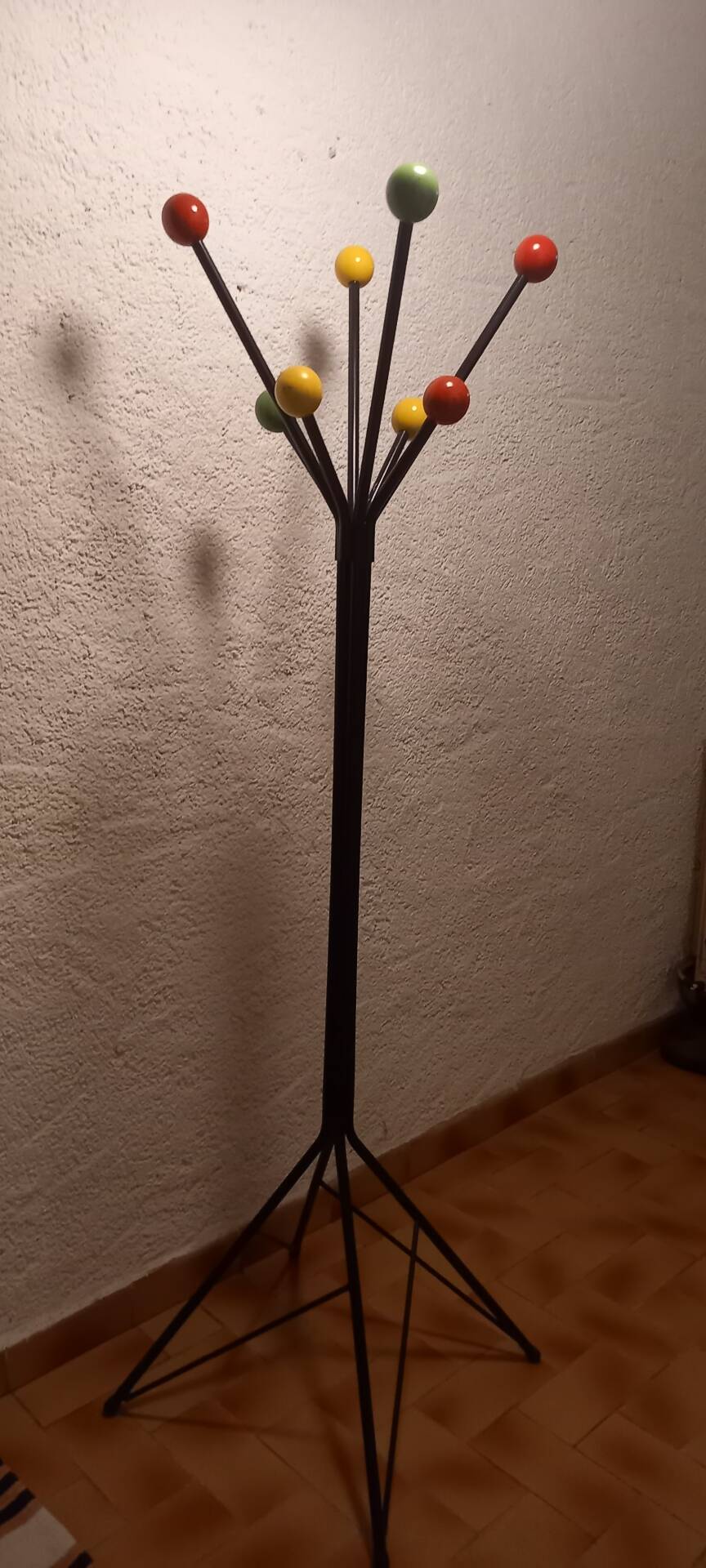 Free-standing coat rack