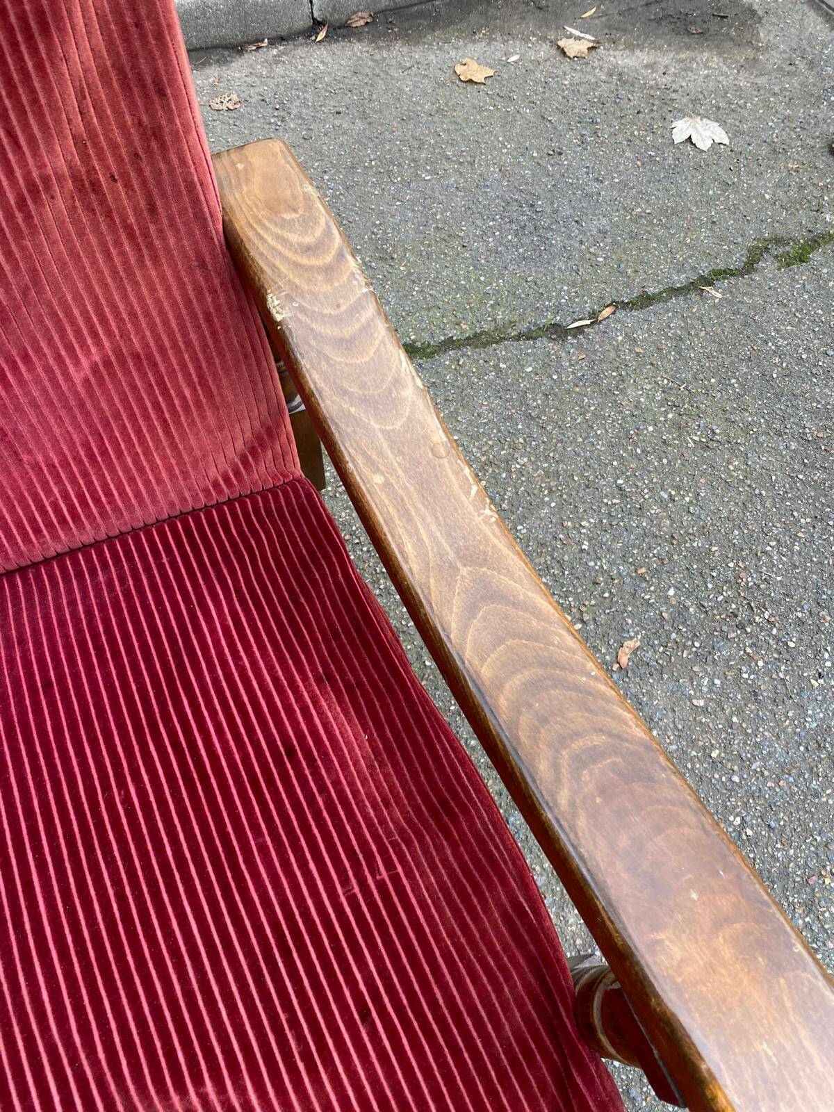 Canapé vintage 2 places en bois massif et velours bordeaux du 20ème