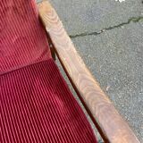 Canapé vintage 2 places en bois massif et velours bordeaux du 20ème