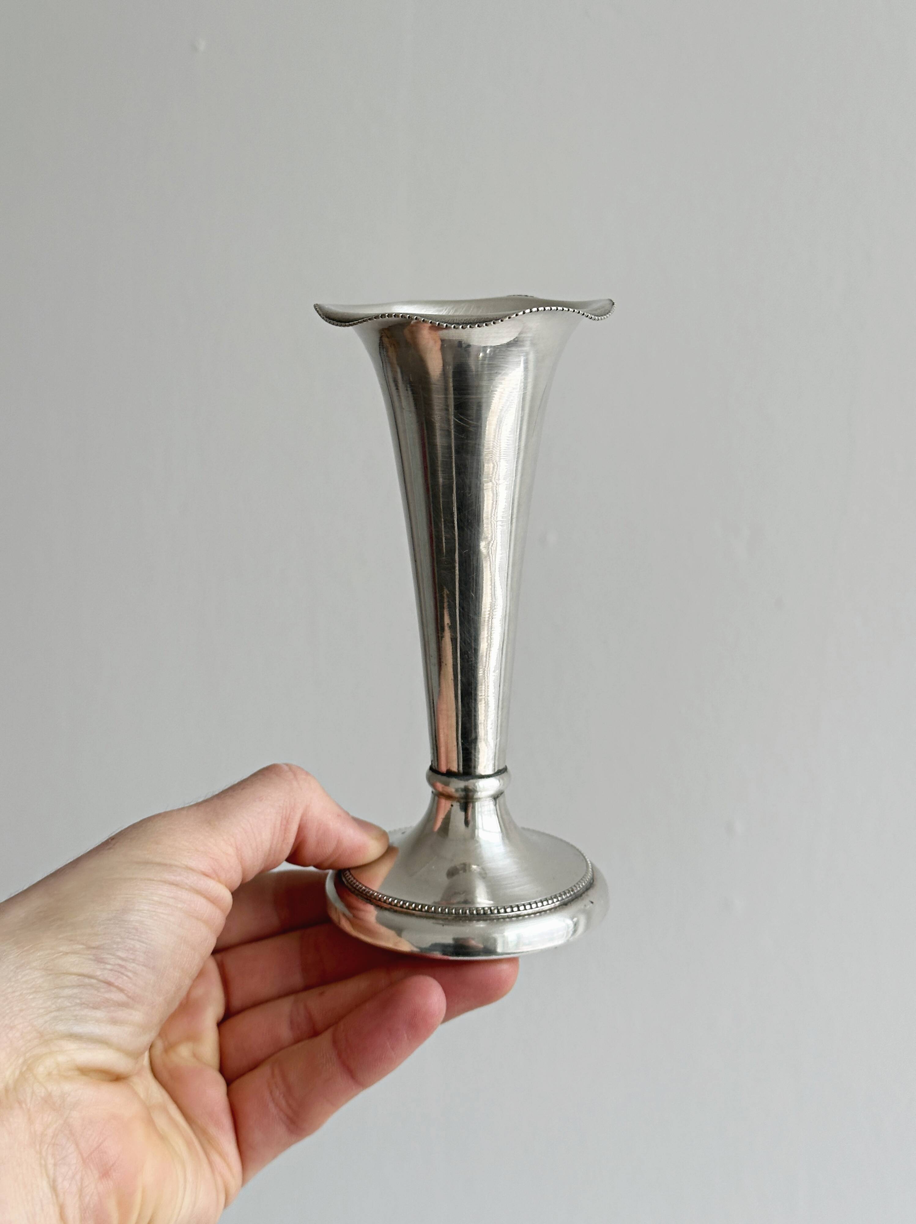 Elegant metal soliflore vase