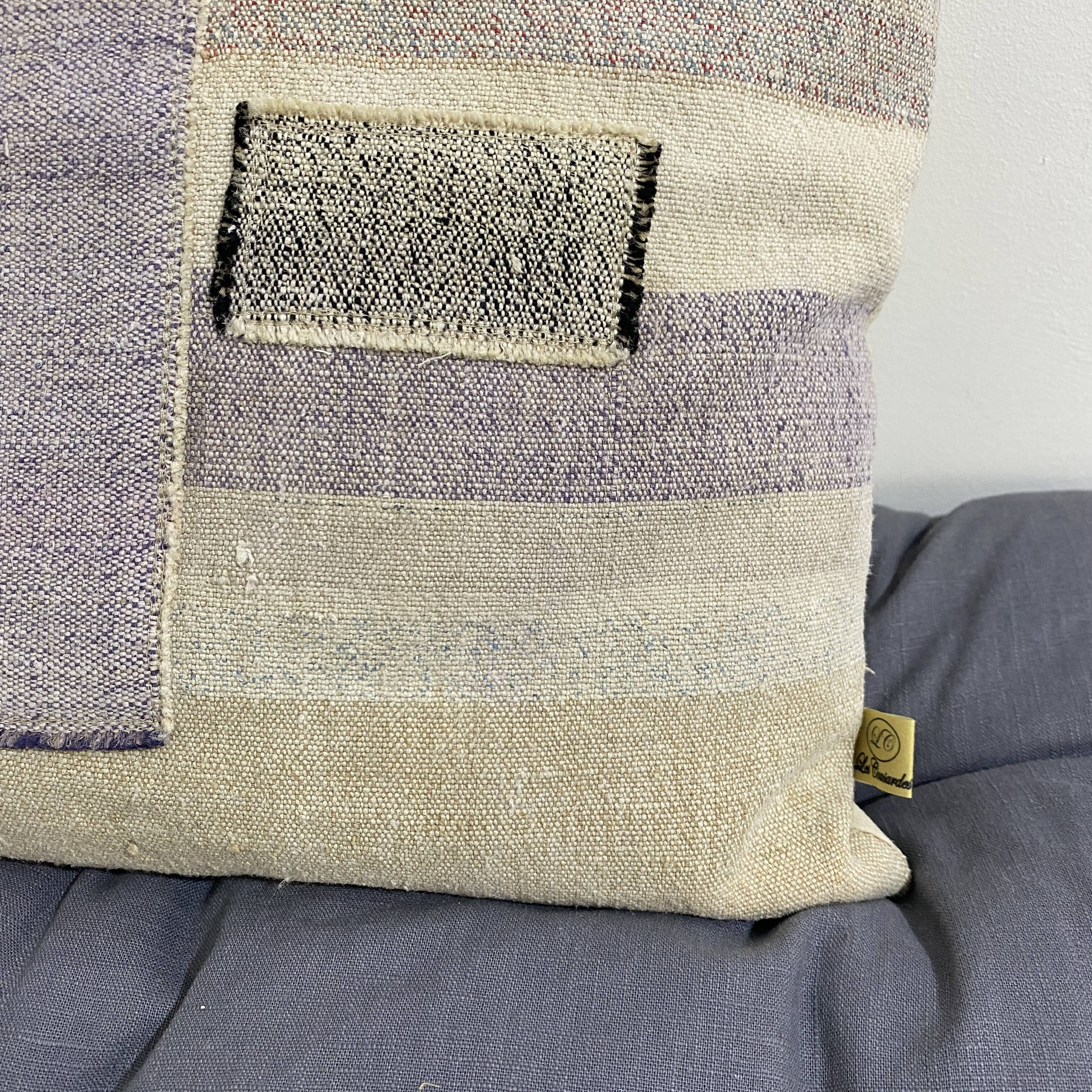Coussin en toile ancienne style Kilim