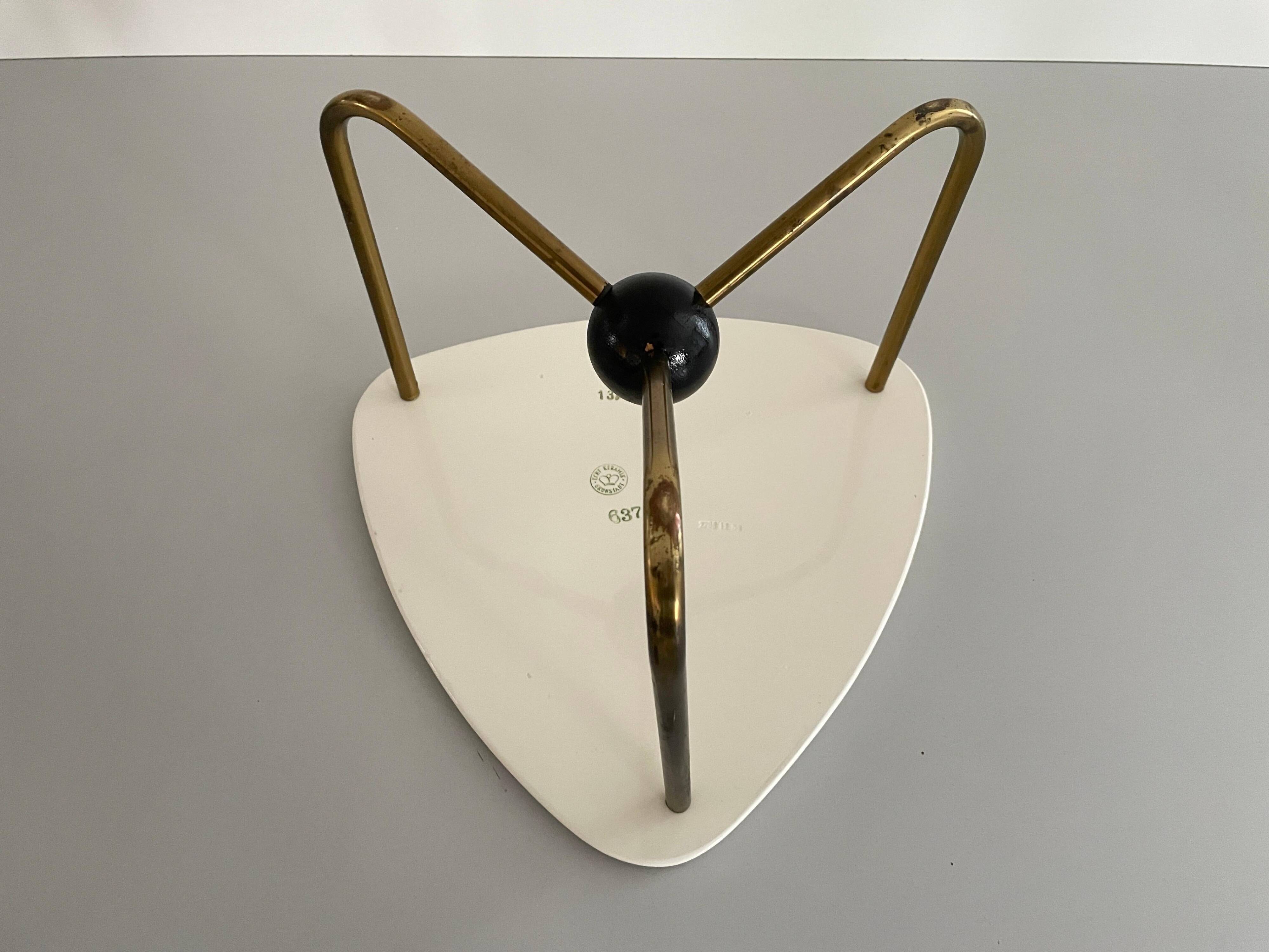 Illustrated jardinière from the mid-century with tripod legs in ceramic, 1960s, Germany.