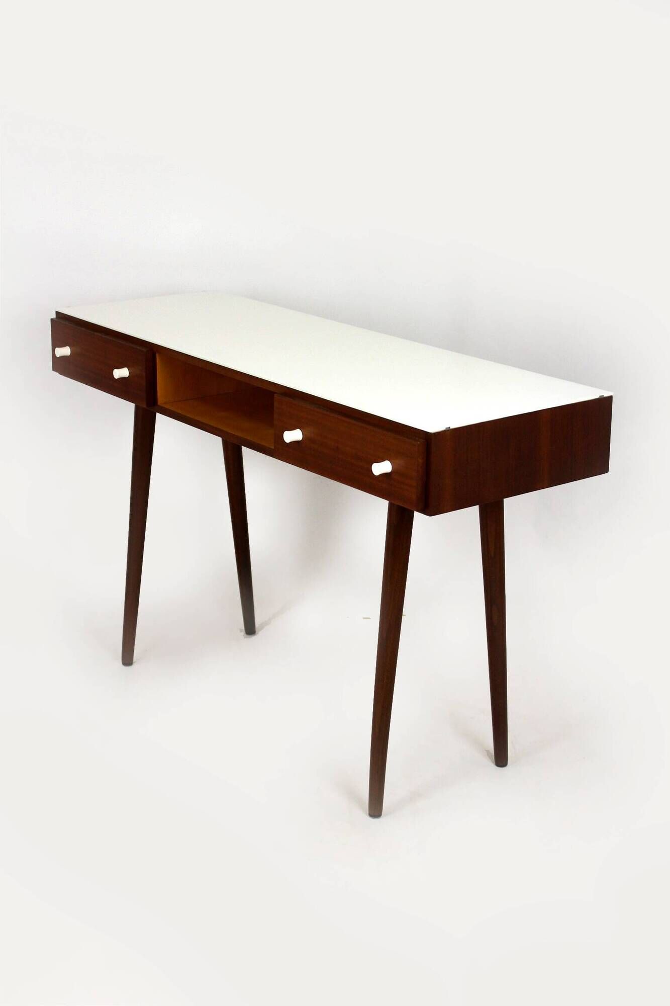 Bureau restauré du milieu du siècle par Up Zavody, années 1960