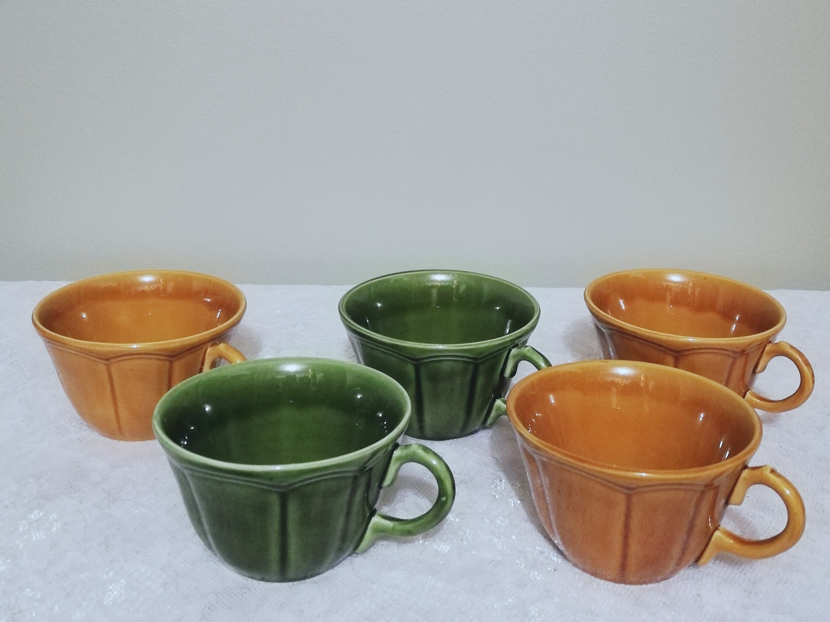5 coffee or tea cups signed Longchamp