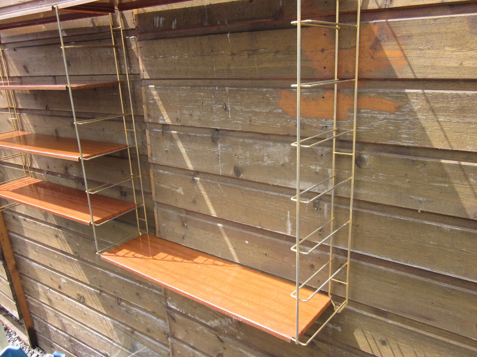 Modular shelves for 60 years in metal