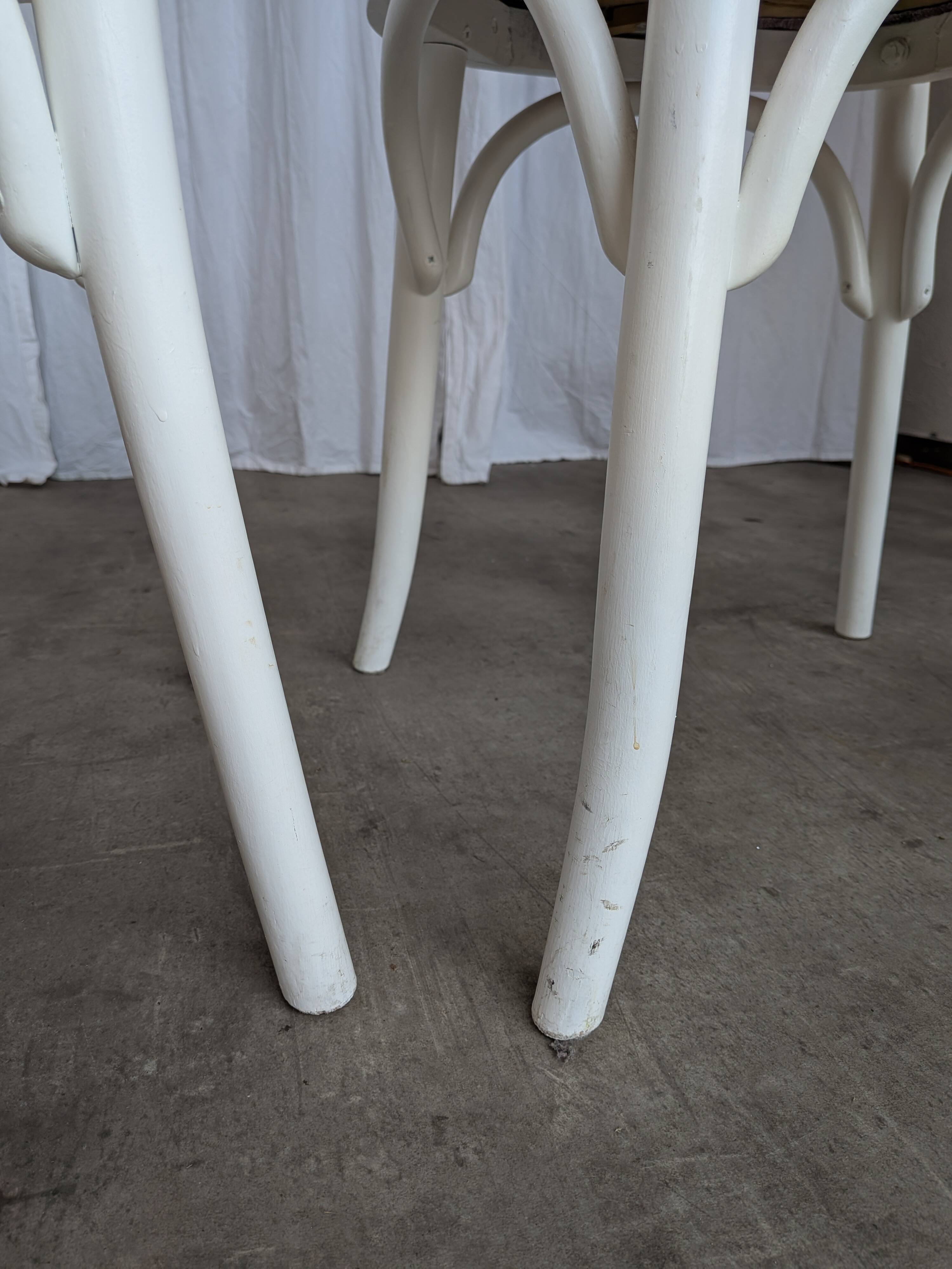 Ensemble de 6 chaises de salle à manger vintage en bois courbé blanc / fauteuil de style Thonet des années 1970