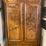 Wedding wardrobe of the Bressan country in walnut and walnut magnifying glass dated 1850