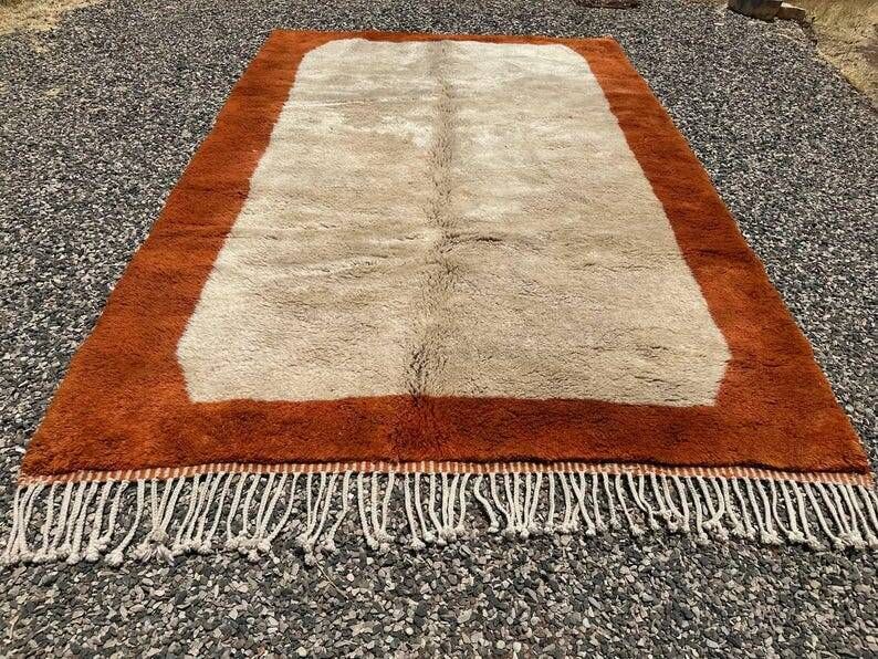 Terracotta and beige Moroccan Mrirt rug 340x230 cm – framed pattern