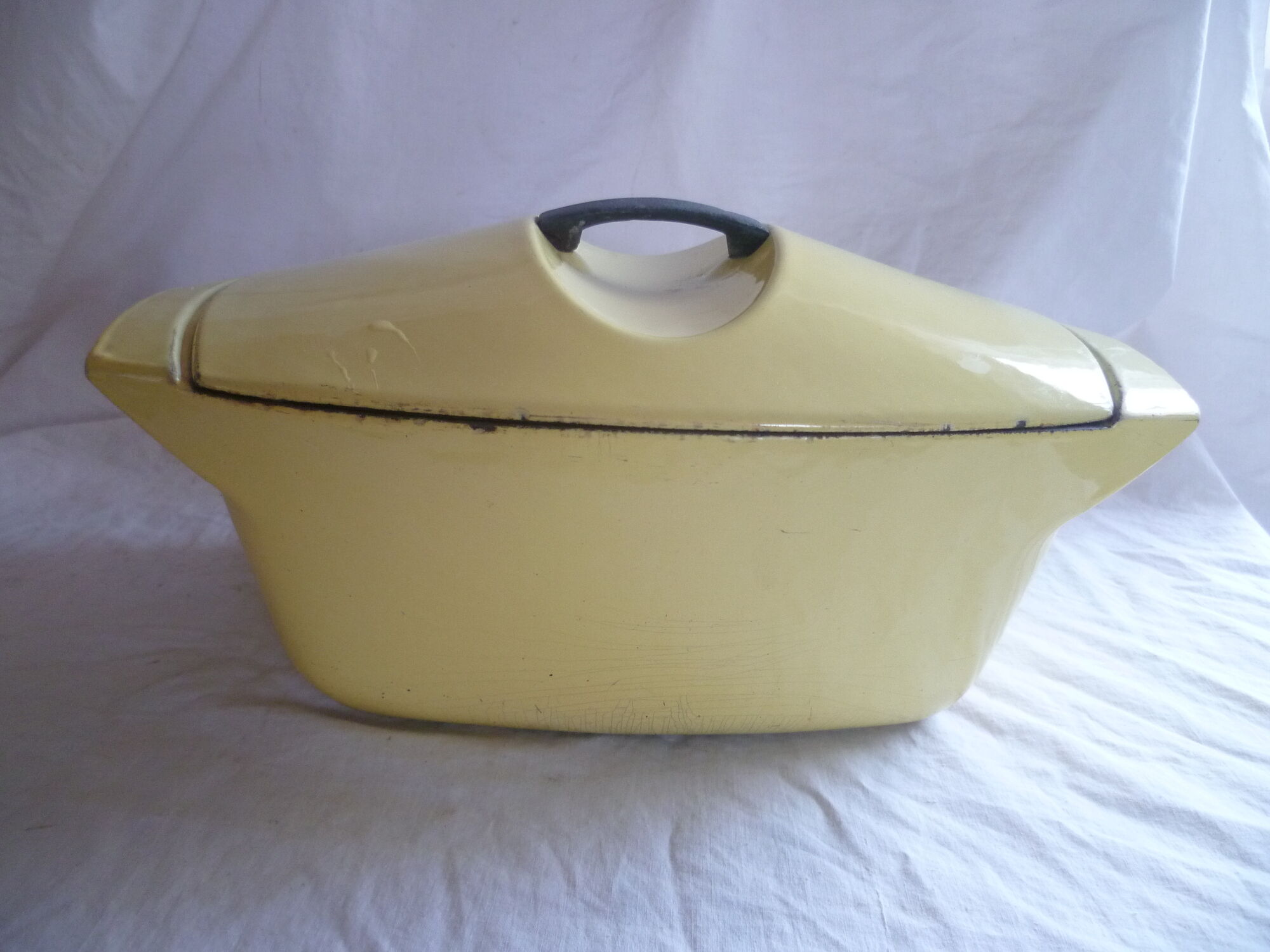 Dish casserole in yellow cast iron years 50/60 raymond loewy number 45
